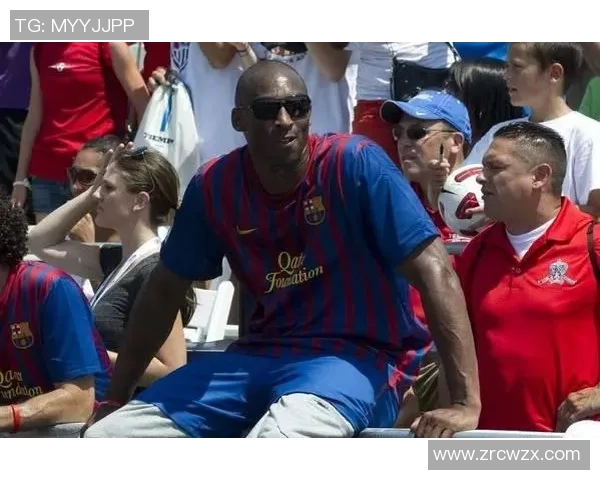 科比与足球明星的珍贵合照回顾展现运动精神与友谊的交融